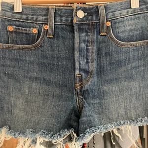 Levis shorts nya!  Stl 25 - Som nya! Använda några ggr