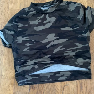 Crop top M - Säljer min crop top då den inte kommer till användning