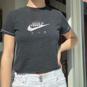 Vintage T-shirt från Nike med loggan över bröstet