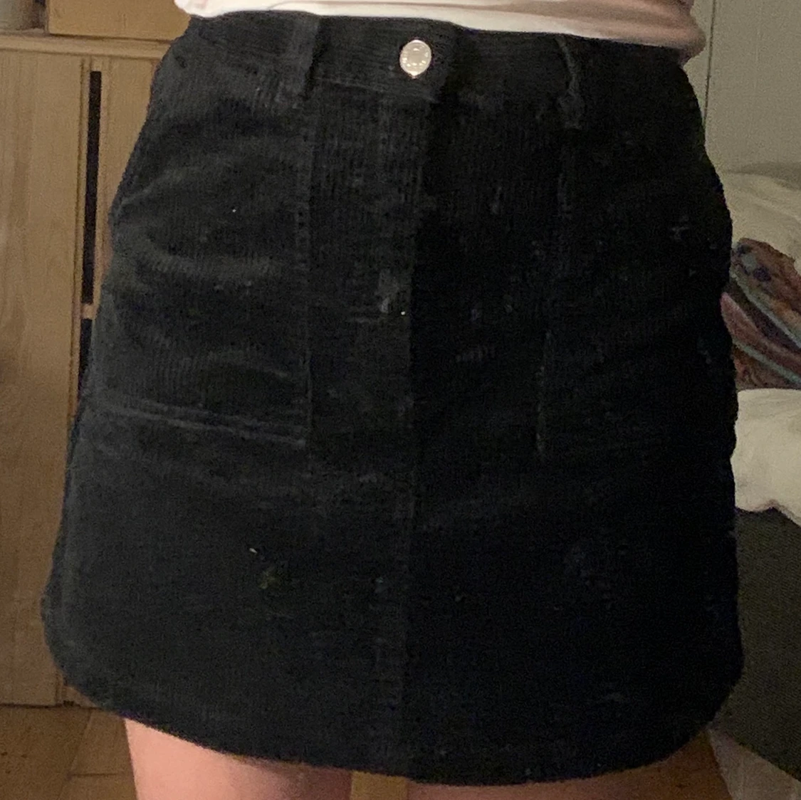 Svart manchesterkjol från monki - 91