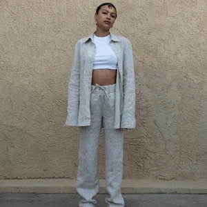 Linen shirt  - Säljer min fina beiga line skjorta från Adsgn 💛 Aldrig använd. Säljer pga fel storlek!