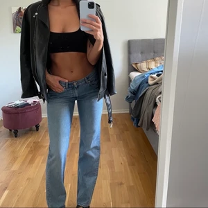 Skinna jacka från zalando  - Sparsamt använd, storlek L, men liten i storleken.