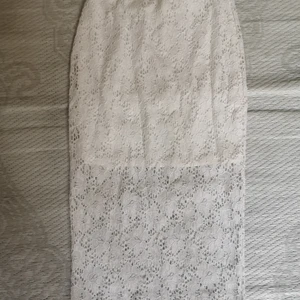 Somrig pennkjol  - Pennkjol med broderi 