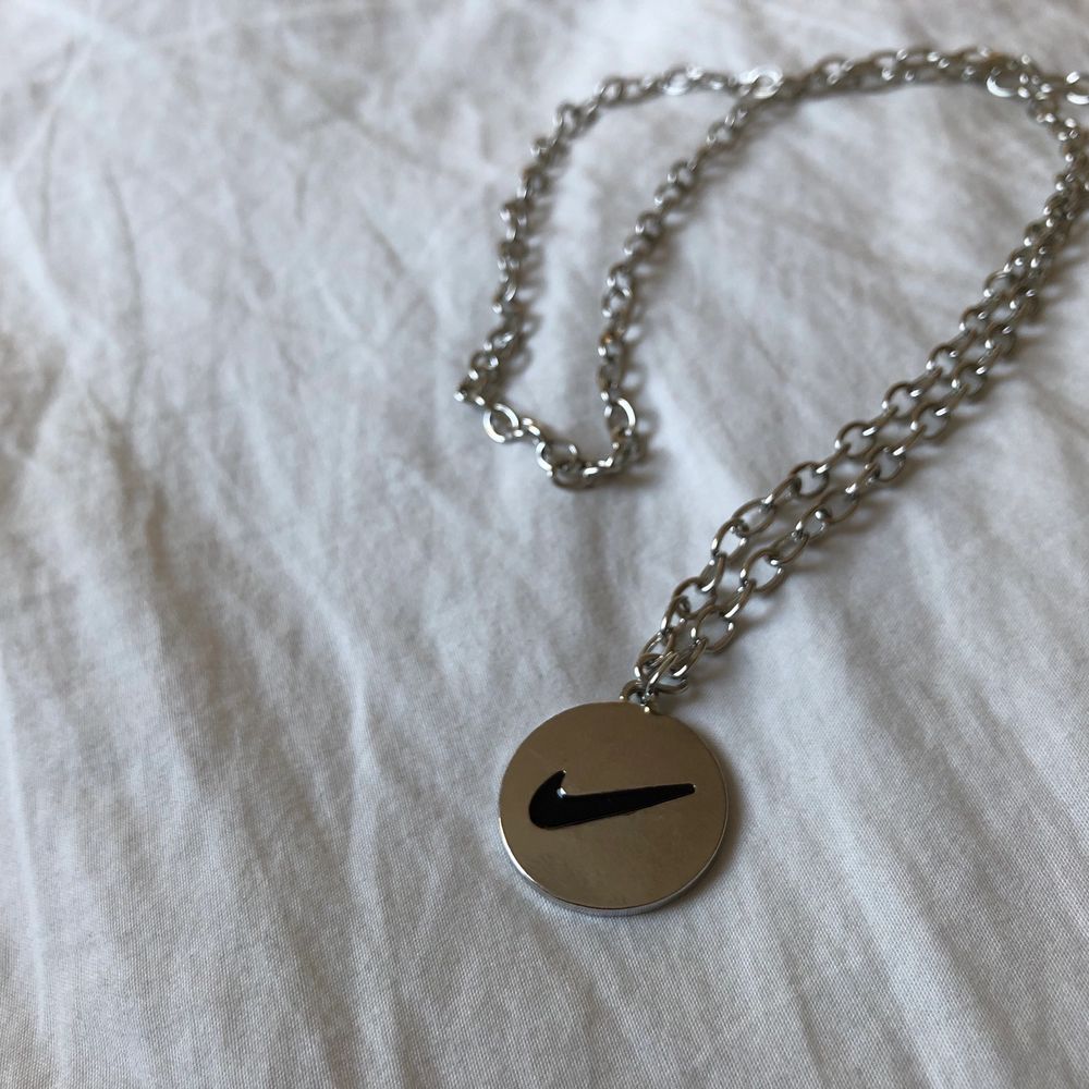 Nike halsband - Accessoarer | Plick Second Hand