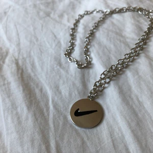 Nike halsband  - ✔️Nike halsband, frakt: 14kr ✔️