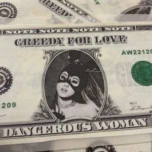 Bokmärke 💕 - Jätte fint Bokmärken med Ariana Grande💕 Perfekt för samling 💛 Super bra kvalitet 👍🏽💕