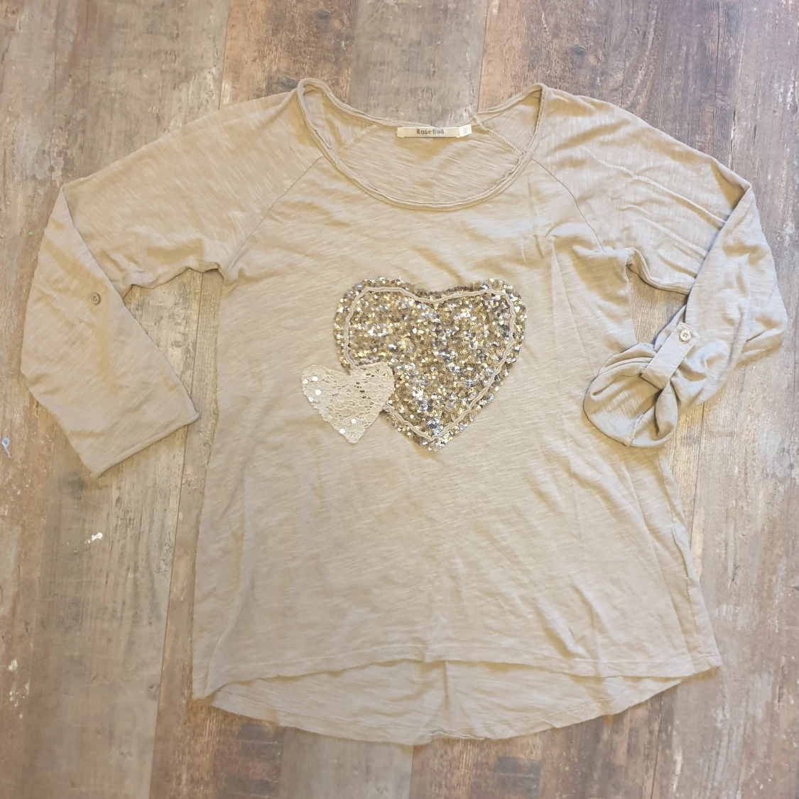 Beige offshoulder tröja hjärta