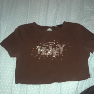 Honey tröja från shein  - Köpte för ett tag sen men kom inte till Användning. Skriv om du vill ha fler bilder<3