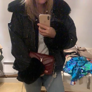 Boohoo jacka - Populär jacka från boohoo, i fint skick. Storleken uppskattad till en S/M. Säljs direkt för 600