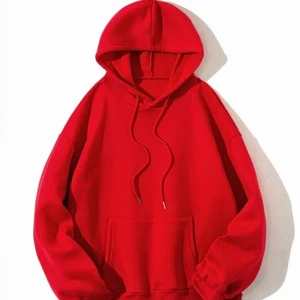 Röd tjocktröja - Ännu en fin tjock tröja som nästan aldrig är använd. Kontakta mig för mer bilder eller frågor! Kan också fraktas❤️👍🏼