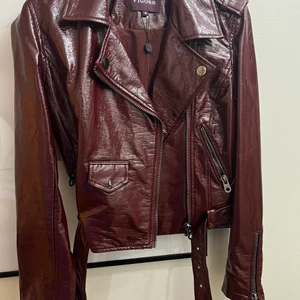 Storlek S - Mc skinn jacka otroligt fin färg! Använd en gång. Storlek S