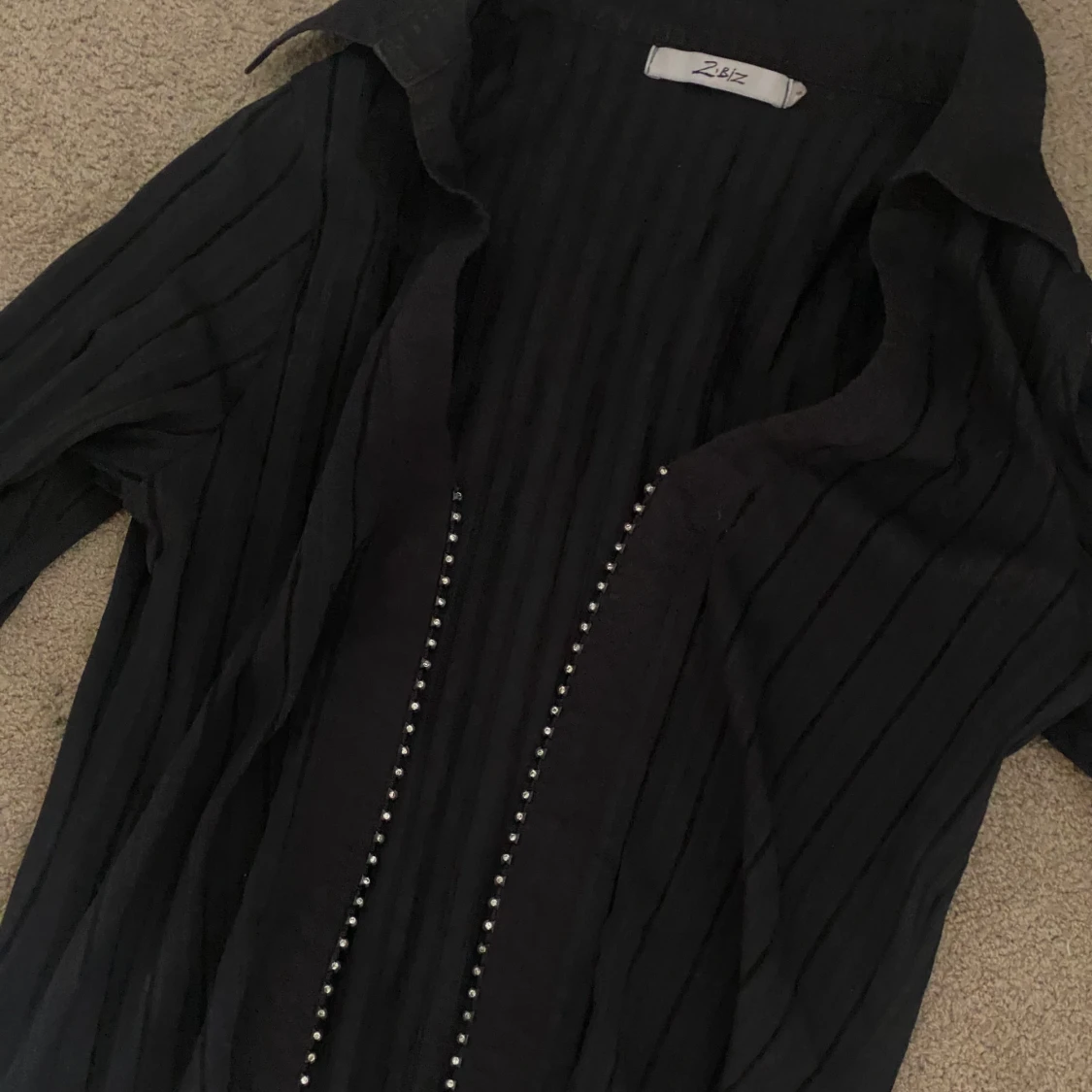 Svart blus med strass - 90