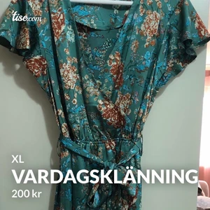 Vardagsklänning  - Använd en gång, väldigt fin omlott klänning. Funkar för gravida också