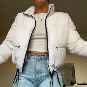 Vit jacka - Cool vit dunjacka🤍