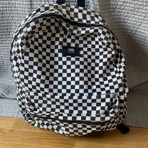 Vans väska - Vans väska i relativt bra skick, pris diskuteras vid snabb affär köpt för ca 500kr