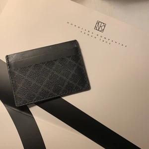 By Malene birger korthållare  - By Malene Birger korthållare Kommer tyvärr inte till andvändning längre för har köpt en annan, köpt på NK i somras för 549kr 