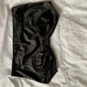 Svart topp - Jättefin topp med bra passform, aldrig använd!