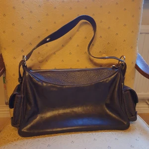 Snygg väska United color of benetton - Snygg medium väska från untited color of Benetton.brun.i bra skick