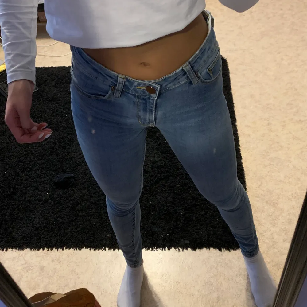 Kommer inte till användning och har ett par likadan i Strl M💗. Jeans & Byxor.