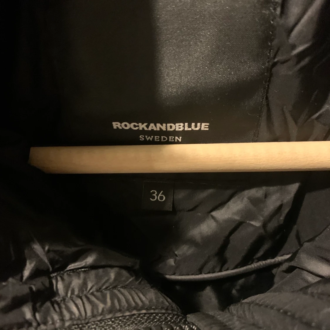 Rock and blue jacka  - 91