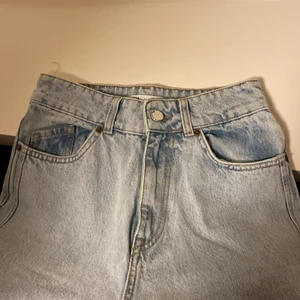Ljus blå baggy jeans  - Strl 36/S från zara oanvända kostade: 500kr säljer för 300kr