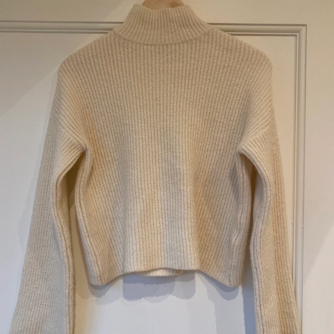 Vit stickad polotröja - 91