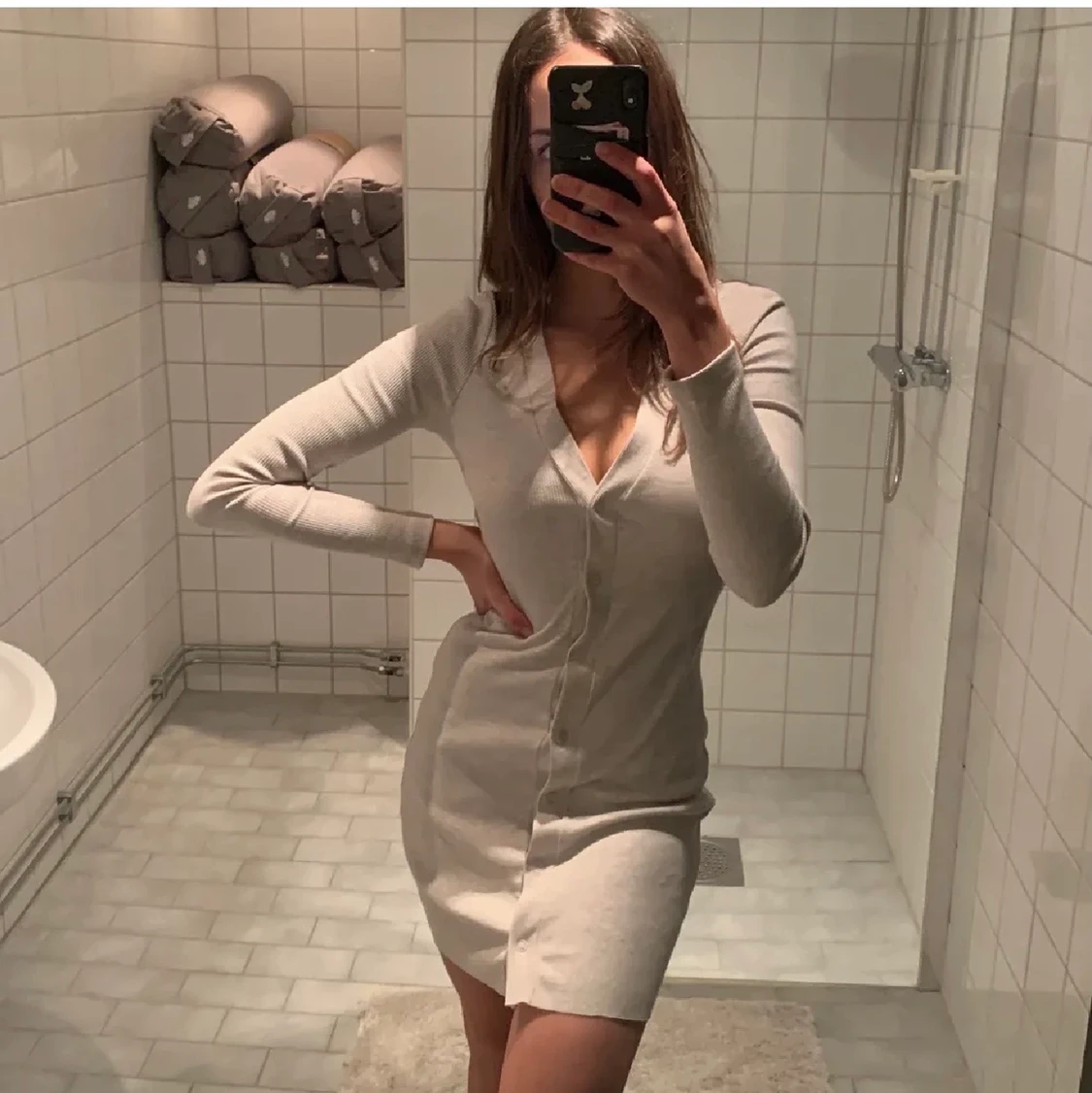 Stickad beige klänning