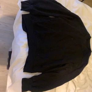 Sweatshirt  - En svart sweatshirt från lager 157