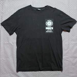 Tshirt med japansk text storlek XL