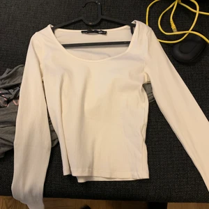 Tröja  - Säljer då den är för liten för mej helt ny bara testad 