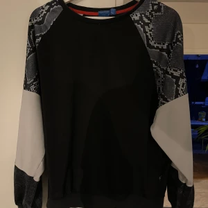 Adidas - Tröja passar S