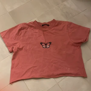 Fjärils tröja💗🦋 - Ny sick har använt en gång väldigt fin och skön men tyvärr för stor för mig🦋💗