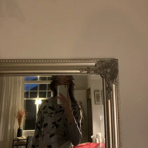 Stickad tröja - mönstrad - Lila mönstrad tröja från asos, aldrig använd