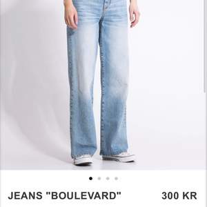 Säljer dessa Boulevard Jeans från lager 157 i storlek XS. Jag säljer dem för att jag tycker inte att dem sitter bra på mig längre, dem är i bra skick och köpte dem inte för så länge sedan. 🌟Köparen står för frakten🌟