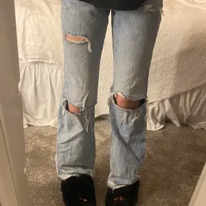 Jättesnygga jeans ifrån Bershka i storlek 36! Köparen står för frakten🤍🤍