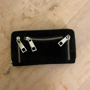 En så fin nunoo plånbok som är i fint skick🦋🦋