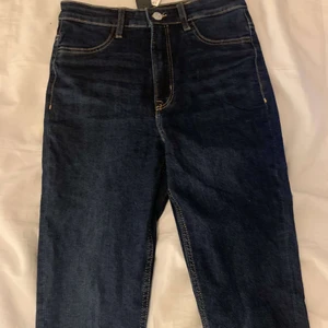 High waist jeans oanvända - Mörk blåa jeans hög midjade helt oanvända
