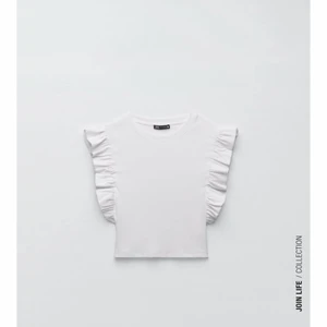 Zara volang tröja  - Volang tröja från zara , storlek s men sitter bra på mig med xs ❤️‍🔥