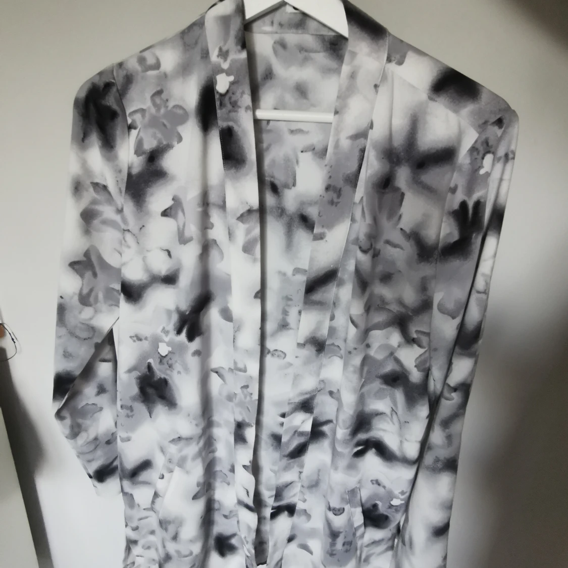 Black and white cardigan  - 90