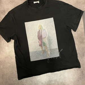 T-shirt  - T-shirt från weekday. Street vibe och ganska oversized fit