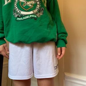 Kappa shorts  - Så coola vita shorts från kappa som ej kommer till användning dom funkar som tränings byxor eller till sommaren bra skick!