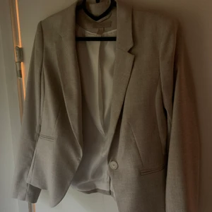 Kavaj - Super fin kavaj från h&m! Knappt använd