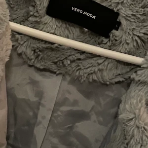 Vero Moda jacka  - Sparsamt använd, fint skick. Storlek L. 
