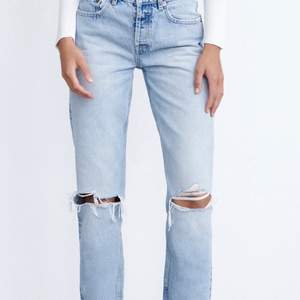 Helt nya jeans från Zara stl 36 men skulle kunna passa stl 34 för dom är små i storleken. 