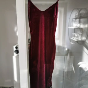 Klänning  - Velvet klänning, storlek s. Alla lappar kvar 