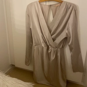 Klänning - Köpt på nelly.com, aldrig använd❤️