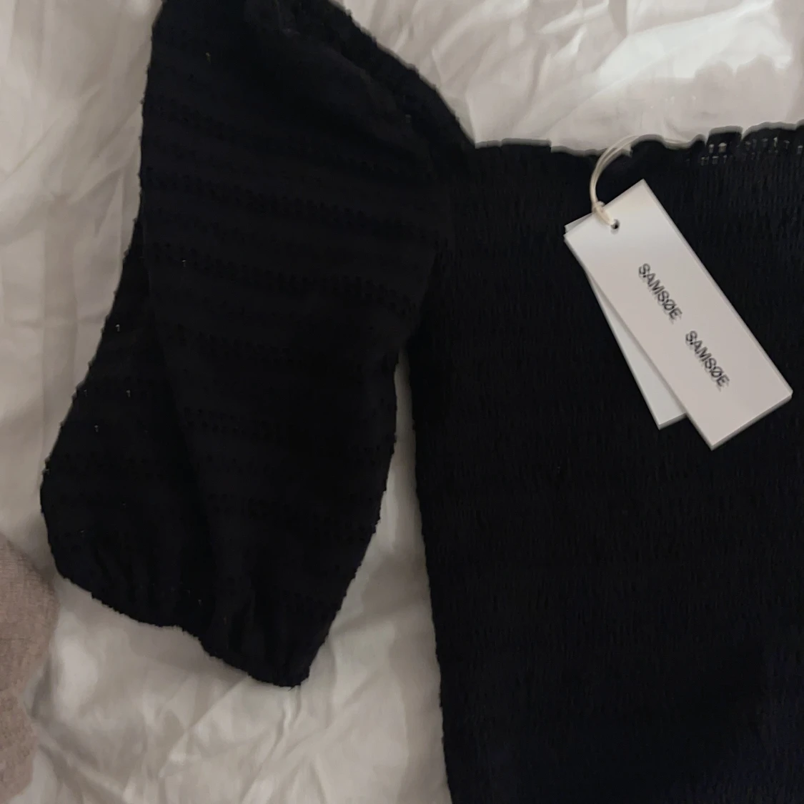 Off shoulder topp med spets ärmar  - 90