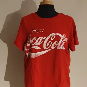 Löst sittande t-shirt med Coca-Cola tryck
