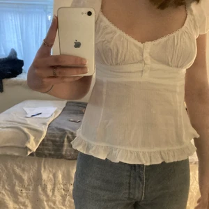 Tröja från brandy  - Säljer denna blus från brandy, står ”one size” men skulle säga att den passar XXS-S eller 32 🥰 Har använt 2-3 gånger men den är helt fläckfri och ny! 💗