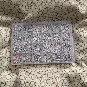 Bokstavsoärlor - Köpte denna för omkring 150kr, säljer för 110kr🤩 Frakt vet jag inte än, men skulle gissa att den är relativt dyr. Kollar upp frakten via intresse 🥰